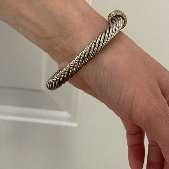 Bangle- Fits all - Picture 2 of 2